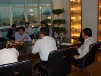 無錫市委書記楊衛(wèi)澤同志、副市長貢培興同志等市領(lǐng)導(dǎo)蒞臨公司視察(圖1)