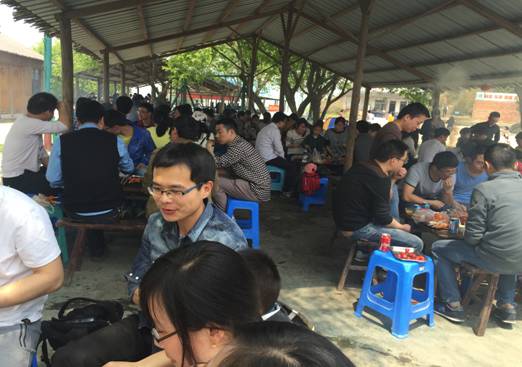 公司工會(huì)組織員工參加春游活動(dòng)(圖1) 公司工會(huì)組織員工參加春游活動(dòng)(圖1)